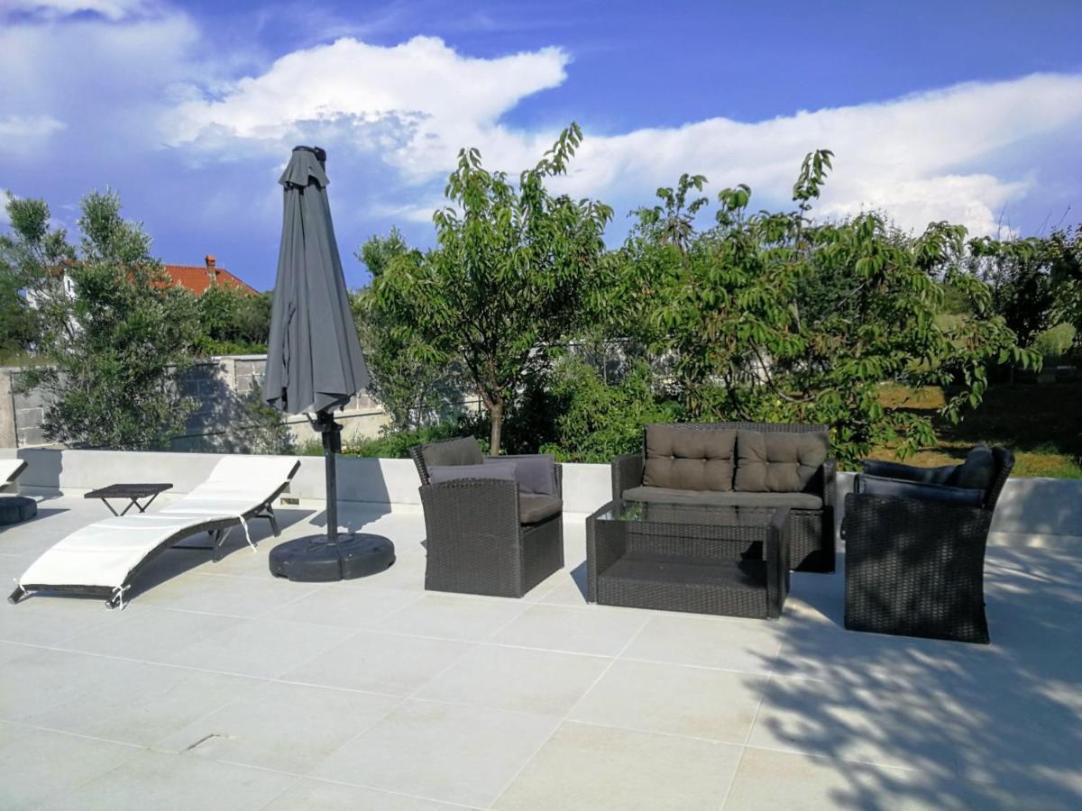 Villa Flora Maris Apartments Privlaka  Exterior photo