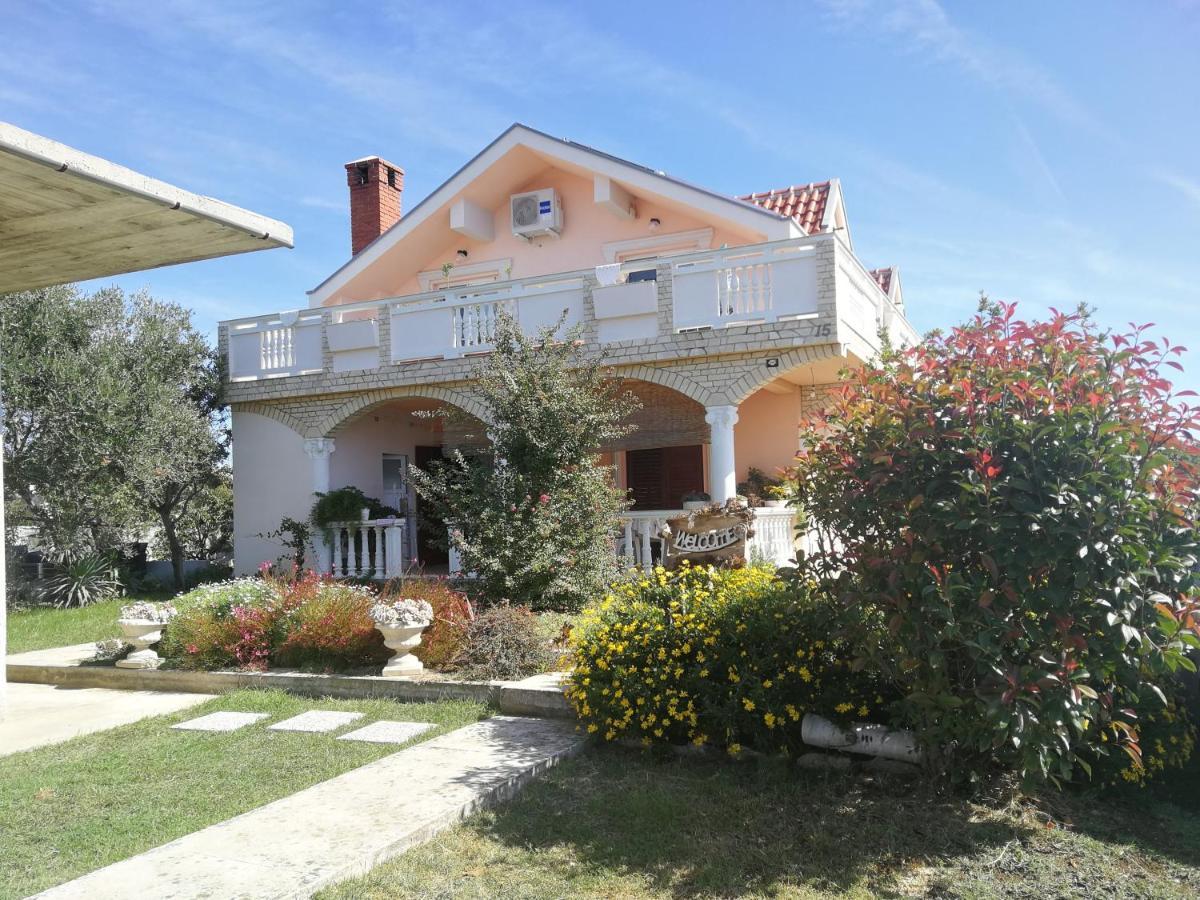 Villa Flora Maris Apartments Privlaka  Exterior photo