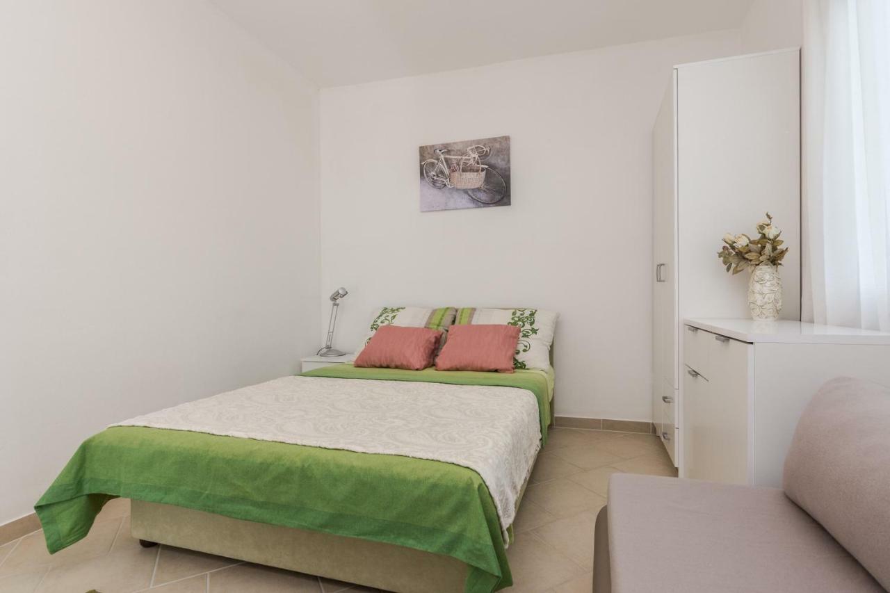 Villa Flora Maris Apartments Privlaka  Room photo